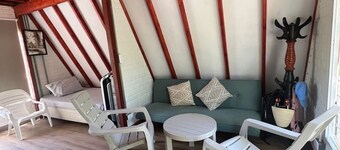 A comfortable, private chalet with easy access, surrounded by nature in Sampues.