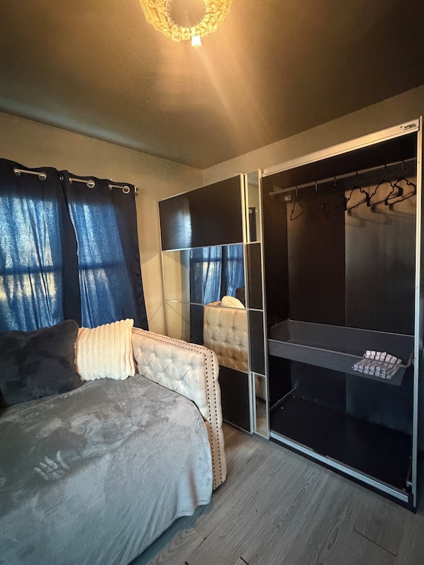 Iron/ironing board, WiFi, bed sheets - Comfortable room near the center of Cajón K (El Cajon)