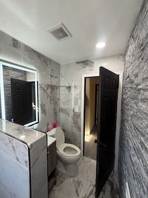 Shower, hair dryer, towels, soap - Comfortable room near the center of Cajón K (El Cajon)