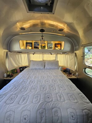 Room - Cute and Cozy Airstream (Malibu)