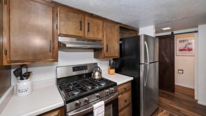 Private kitchen - Summit Après | 2-Min Walk to Snow Summit (Big Bear Lake)