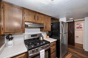 Private kitchen - Summit Après | 2-Min Walk to Snow Summit (Big Bear Lake)