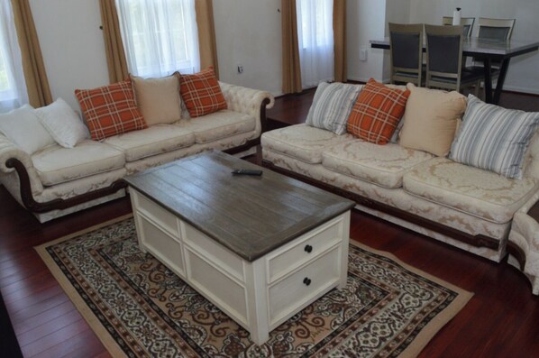 Unclassified image, 1 of 45, button - Cozy 3-bedroom townhome with AC and internet in pleasant Laurel (Laurel)