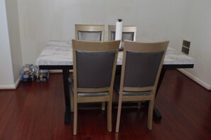 Unclassified image, 3 of 45, button - Cozy 3-bedroom townhome with AC and internet in pleasant Laurel (Laurel)