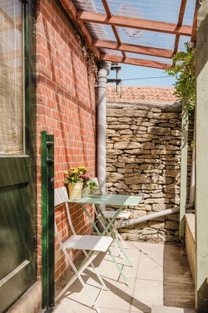 Outdoor dining - Beautiful Cottage in Malmesbury (Malmesbury)
