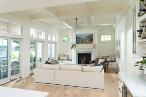 Living area - 5 Bedroom house with pool half mile from track and SPAC and a mile to Broadway (Saratoga Springs)
