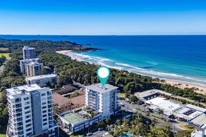 A coastal urban area with high-rise buildings, a beachfront, and a location marker. - Kai - Penthouse Luxury with breathtaking Ocean views (Coffs Harbour)