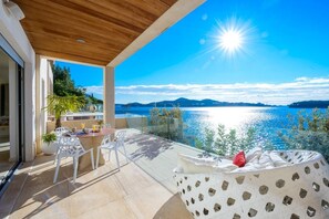 Outdoor dining - Villa Senada, with pool and beach access (Lozica)
