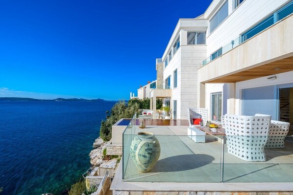 Terrace/patio - Villa Senada, with pool and beach access (Lozica)