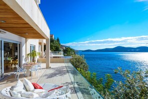 Outdoor dining - Villa Senada, with pool and beach access (Lozica)