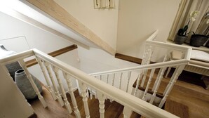 A staircase with white balusters and wooden steps. - Villa Ljuba - Private villa with pool, Hvar (Hvar)