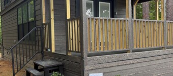 Awesome 2-bedroom cabin with AC minutes away from RTJ Silver Lakes Golf Course