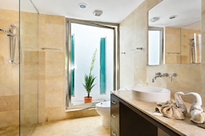 Bathroom - Playa Paradise 4BR & 4BA Penthouse + Private Rooftop + 5 Min Walk to Beach (Playa del Carmen)