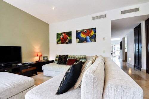 Playa Paradise 4BR & 4BA Penthouse + Private Rooftop + 5 Min Walk to Beach