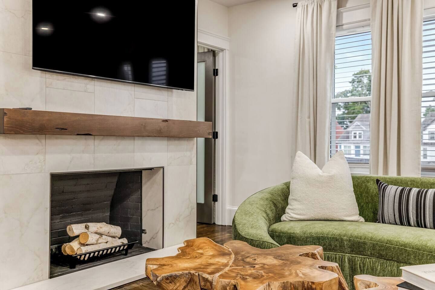 Luxury Designer Suite 2br Boston  Sunroom - Boston, MA