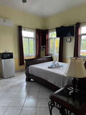 Unclassified image, 3 of 10, button - Premium private guest suite with pool access (Ranchito)