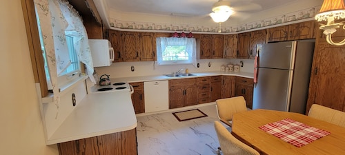 Perfect 3-bedroom house with AC in charming Oil City