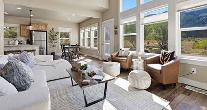 Serene Mountain Escape W/hot tub, stocked pond, fire place-5 minutes to Crouch.