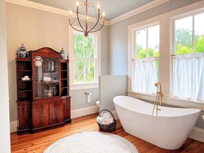 Bathroom - Camden Cottage, Southern History Welcomes You Home (Camden)