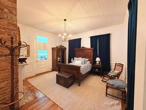 Room - Camden Cottage, Southern History Welcomes You Home (Camden)