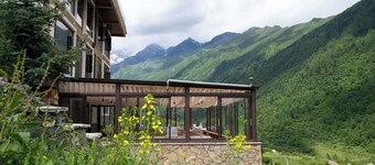 Yueshan Four Seasons Homestay