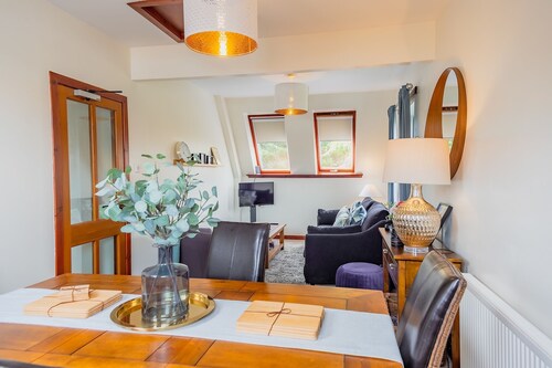 Apartment Sleeps 5 with Parking