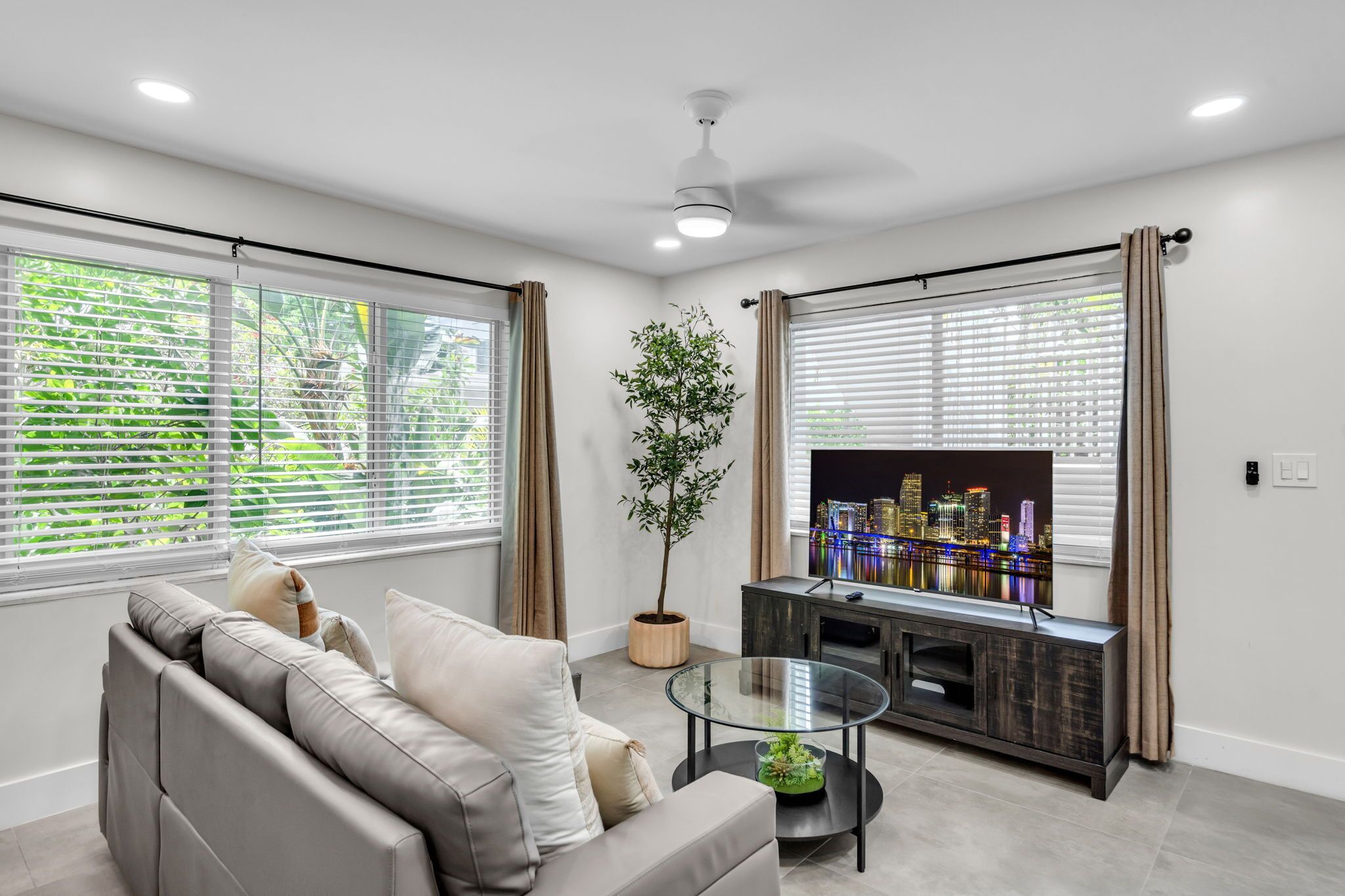 Relaxing 3br Stay W/ Pool Access & Parking - Fort Lauderdale