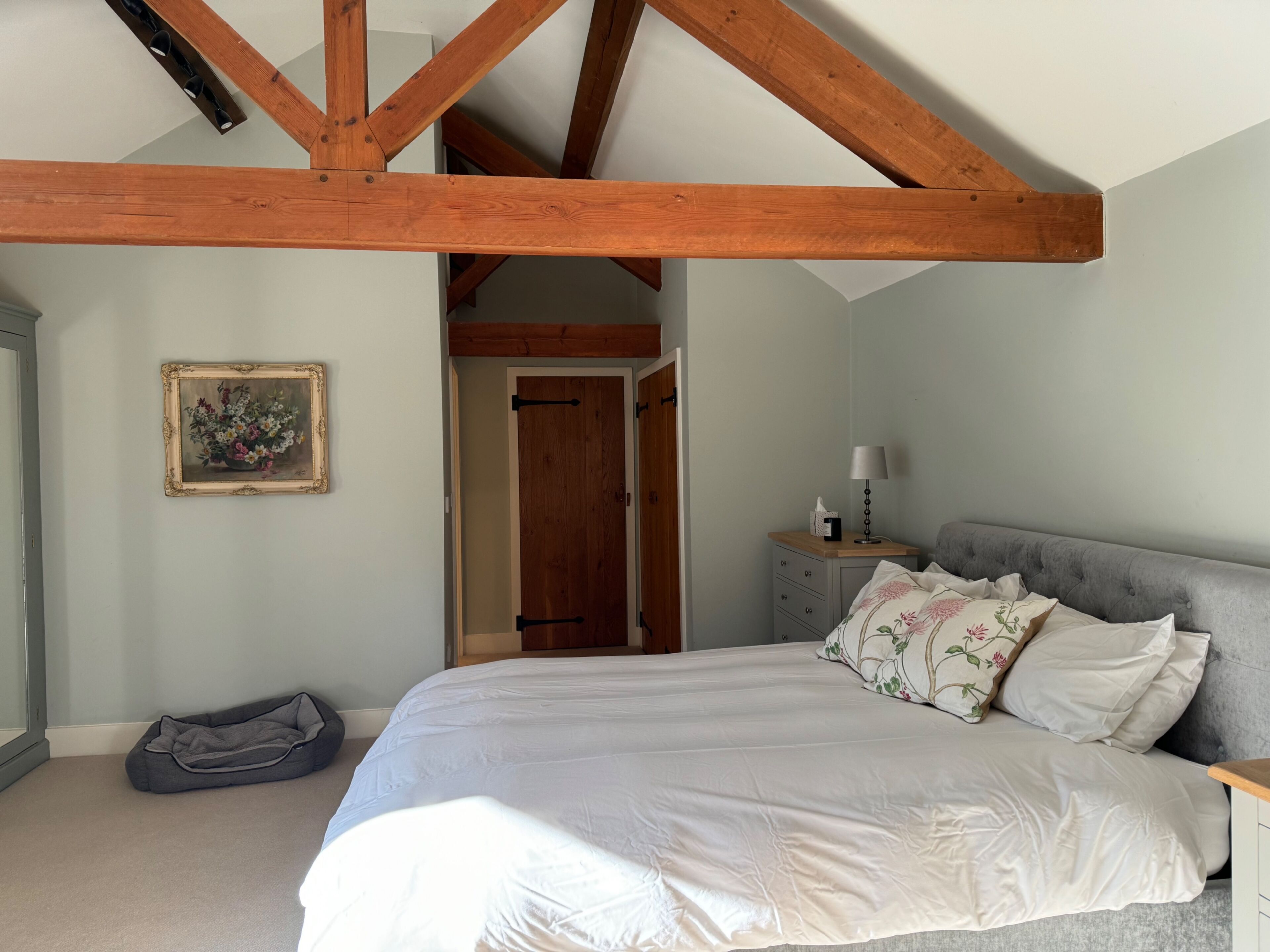 Lakeside Retreat | A Romantic Country Escape - Cotswolds