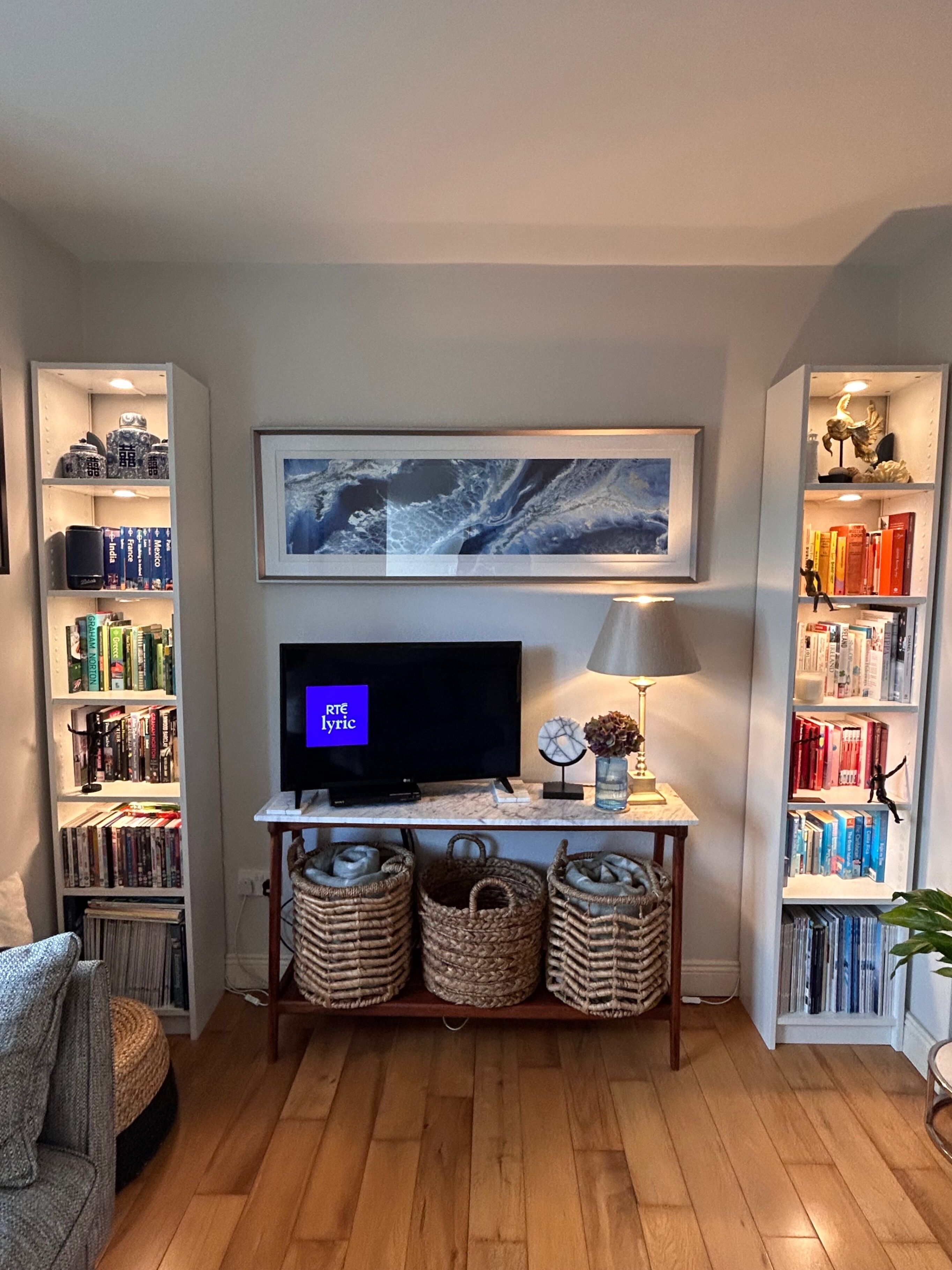 TV, fireplace