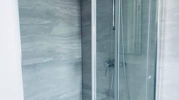 Shower, towels