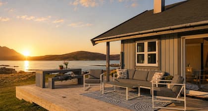 Oceanview Cabin Sleeps 6 - Sauna - Private Terrace