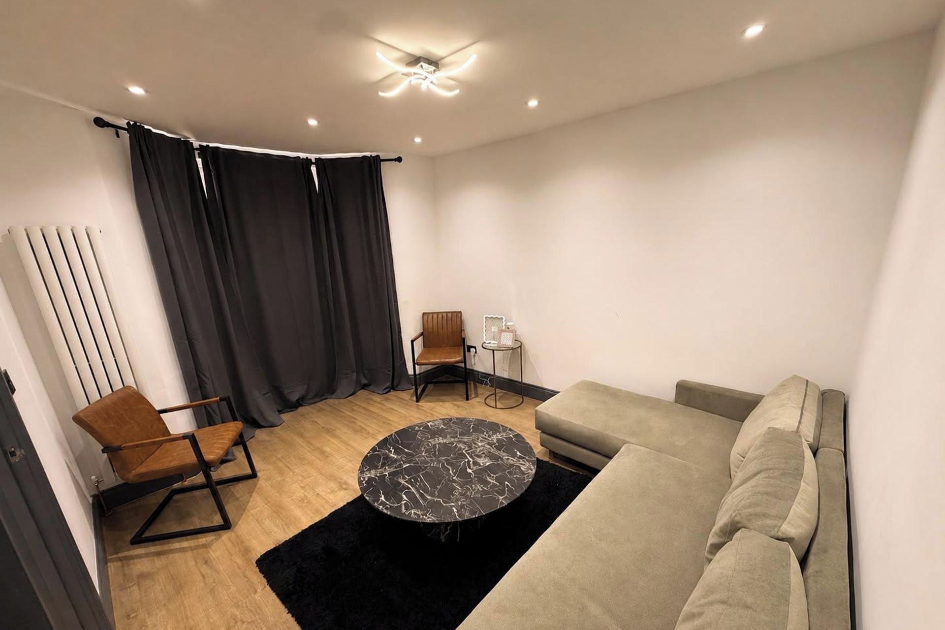 Tranquil Haven In Hornchurch - 3 Bed House - 布倫特伍德