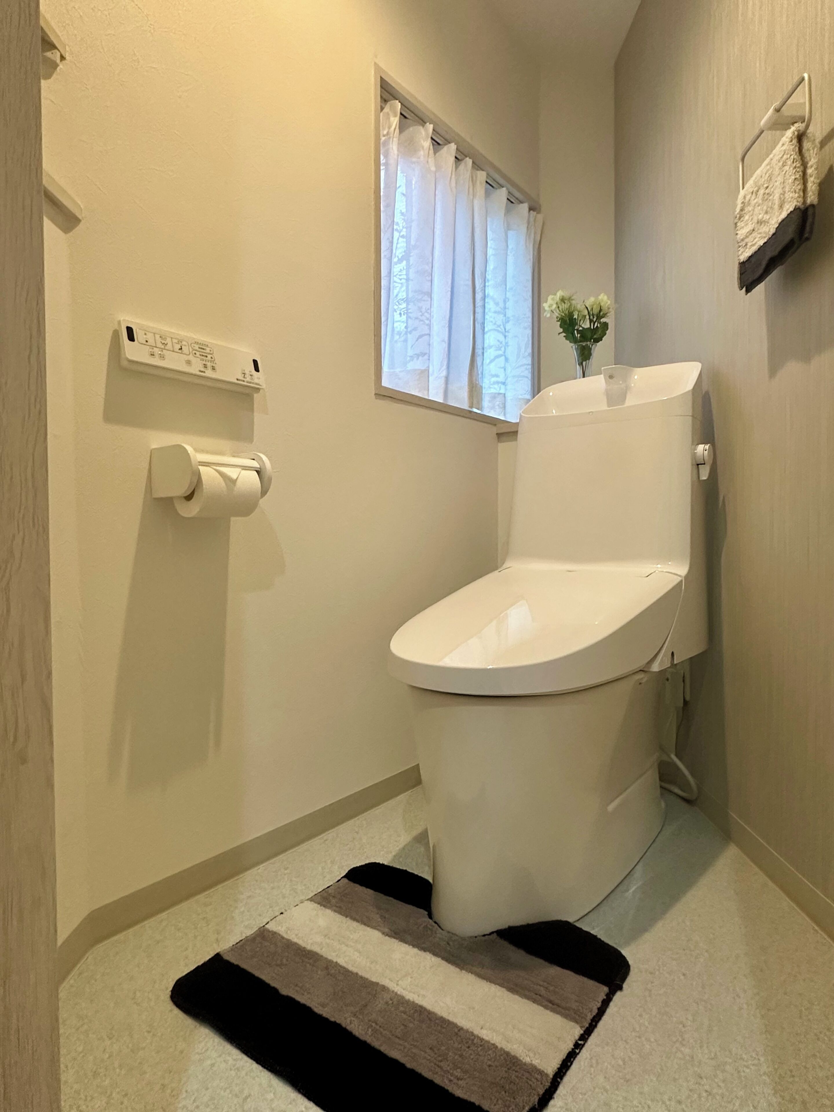 Family House, City View | Bathroom | Free toiletries, soap, shampoo, toilet paper