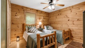 Room - Long-Range Views on 3 Levels | Hot Tub + Fire Pit (Maggie Valley)