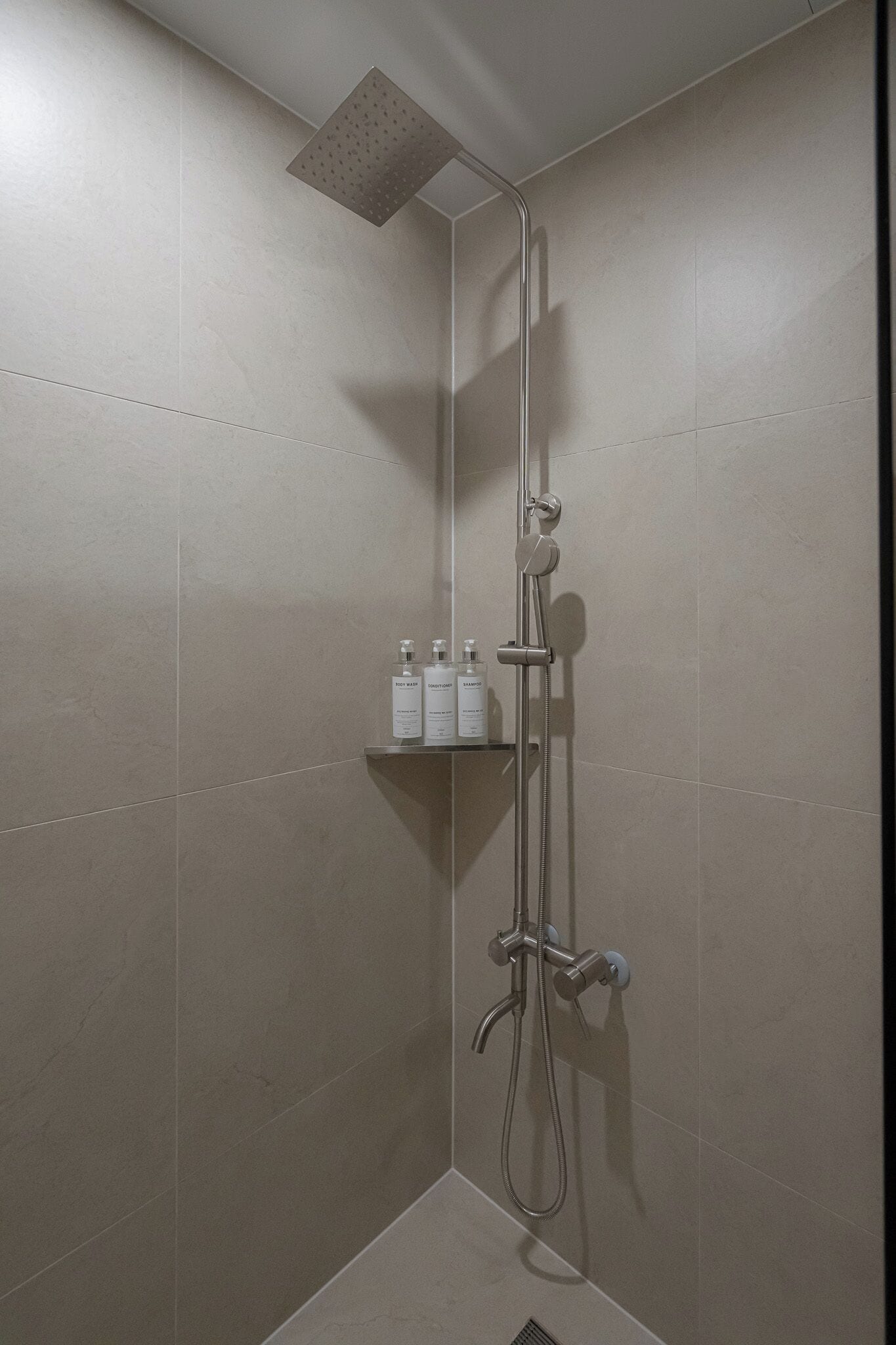 Premium Room | Bathroom | Shower, hair dryer, towels, soap
