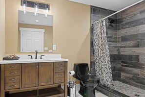 Bathroom - Hand-Feed Giraffes, Luxurious Private Heated Pool (Troutman)