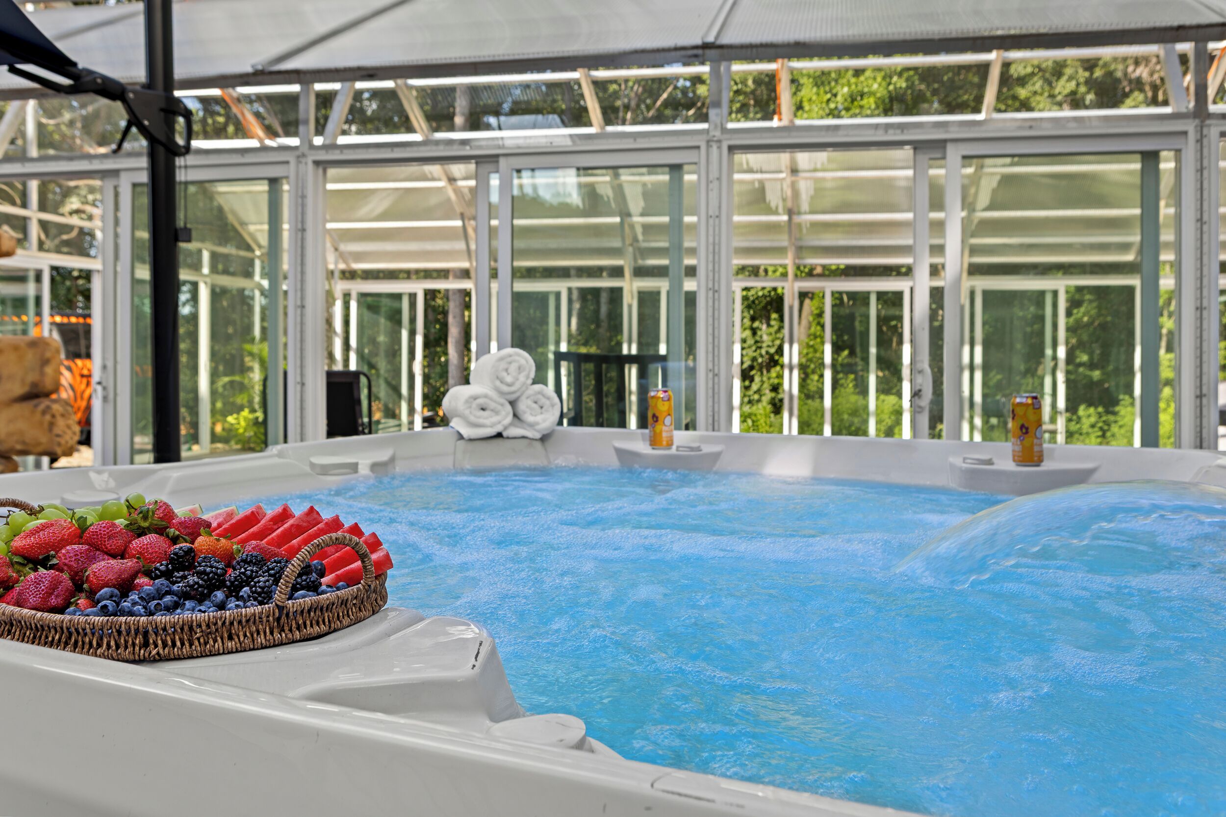 Indoor spa tub
