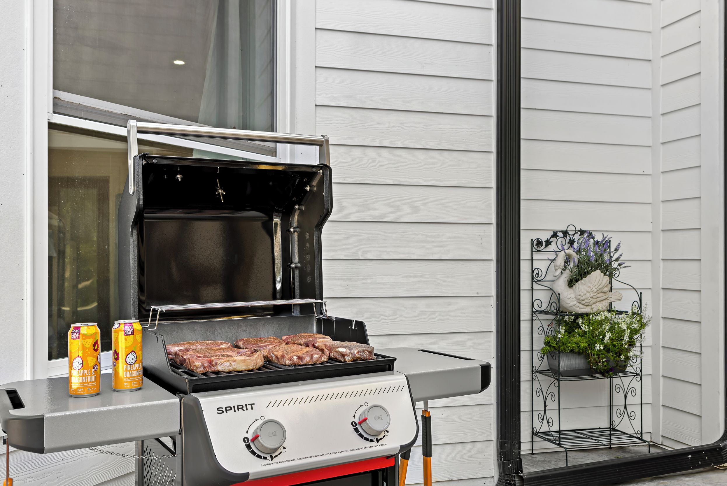 Outdoor Cooking Oasis: Sizzle up your favorite meals on the grill, and enjoy refreshing drinks just steps away!
