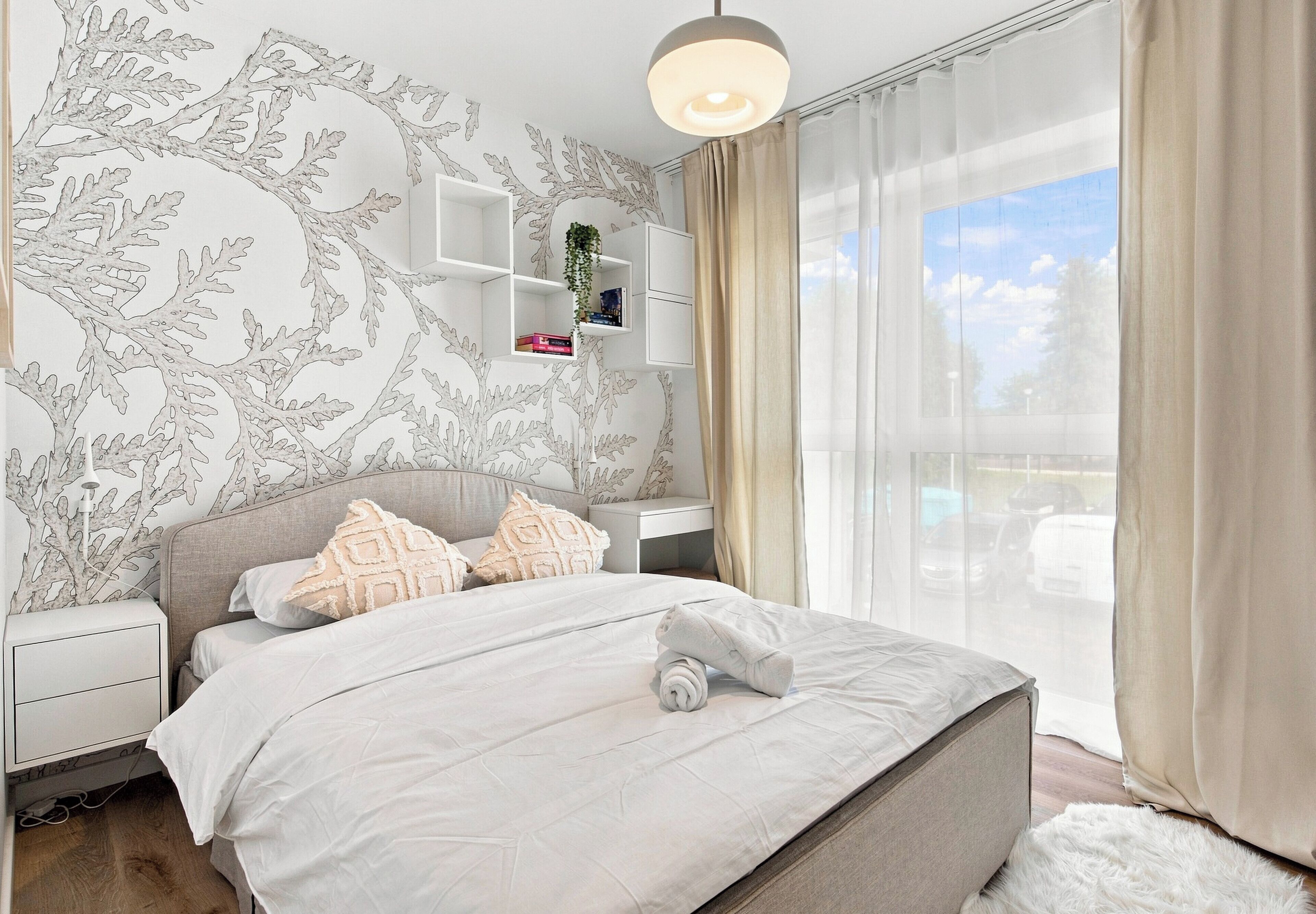 Iron/ironing board, WiFi, bed sheets
