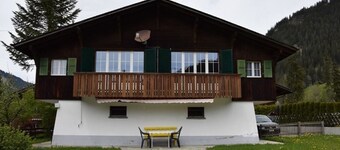 Chutzli Appartement/Fewo, Dusche oder Bad, WC, 2 Schlafräume 4-Bett-Wohnung by Interhome