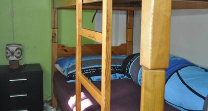 Chutzli Appartement/Fewo, Dusche oder Bad, WC, 2 Schlafräume 4-Bett-Wohnung by Interhome