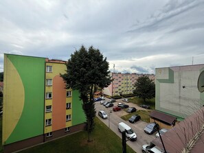A multi-story residential building with a parking lot in front. - Jelenia Góra Comfort Studio (Jelenia Góra)