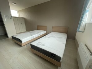 WiFi (free), bed sheets