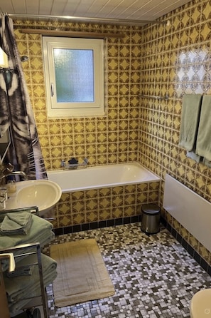 Bathroom - Bärgblick Appartement/Fewo, Bad, WC, 2 Schlafräume 3 Zimmerwohnung by Interhome (Frutigen)