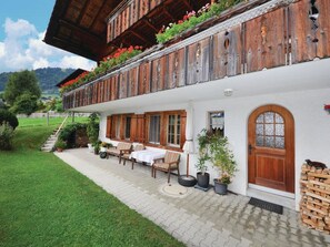 A traditional chalet with a patio, wooden shutters, and a garden. - Chalet Bodenweg Appartement/Fewo, Bad, WC, 1 Schlafraum 1-Zimmerwohnung by Interhome (Frutigen)