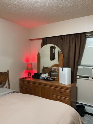 Room -     •     Cozy 1-Bedroom Retreat | Private & Comfortable Stay (Delta)
