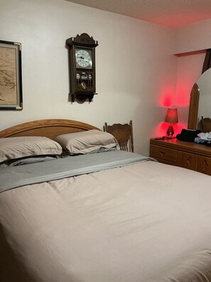Room -     •     Cozy 1-Bedroom Retreat | Private & Comfortable Stay (Delta)
