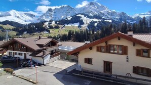 A residential area with houses, a parking lot, and a mountain range in the background. - Chalet Sirius Appartement/Fewo, Bad, WC, 3 Schlafräume 4-Zimmer-Wohnung by Interhome (Adelboden)