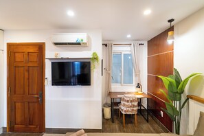 Standard Room, 1 Queen Bed | Living area - G9 Homestay - Boutique (Tan Dinh Ward)