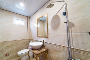 Standard Room, 1 Queen Bed | Bathroom - G9 Homestay - Boutique (Tan Dinh Ward)
